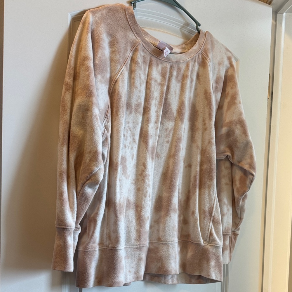 Isabel Maternity by Ingrid & Isabel Beige and Cream Tie-Dye Pullover